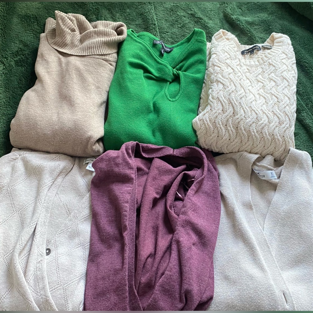 Women’s Assorted Small Knit Bundle